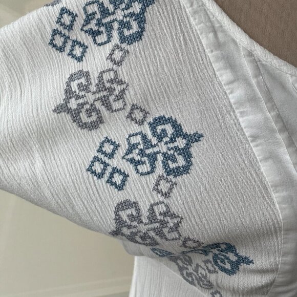 Green Dragon Women's White Embroidered  Short Sleeve Tunic Blouse, Size S - Picture 3 of 9